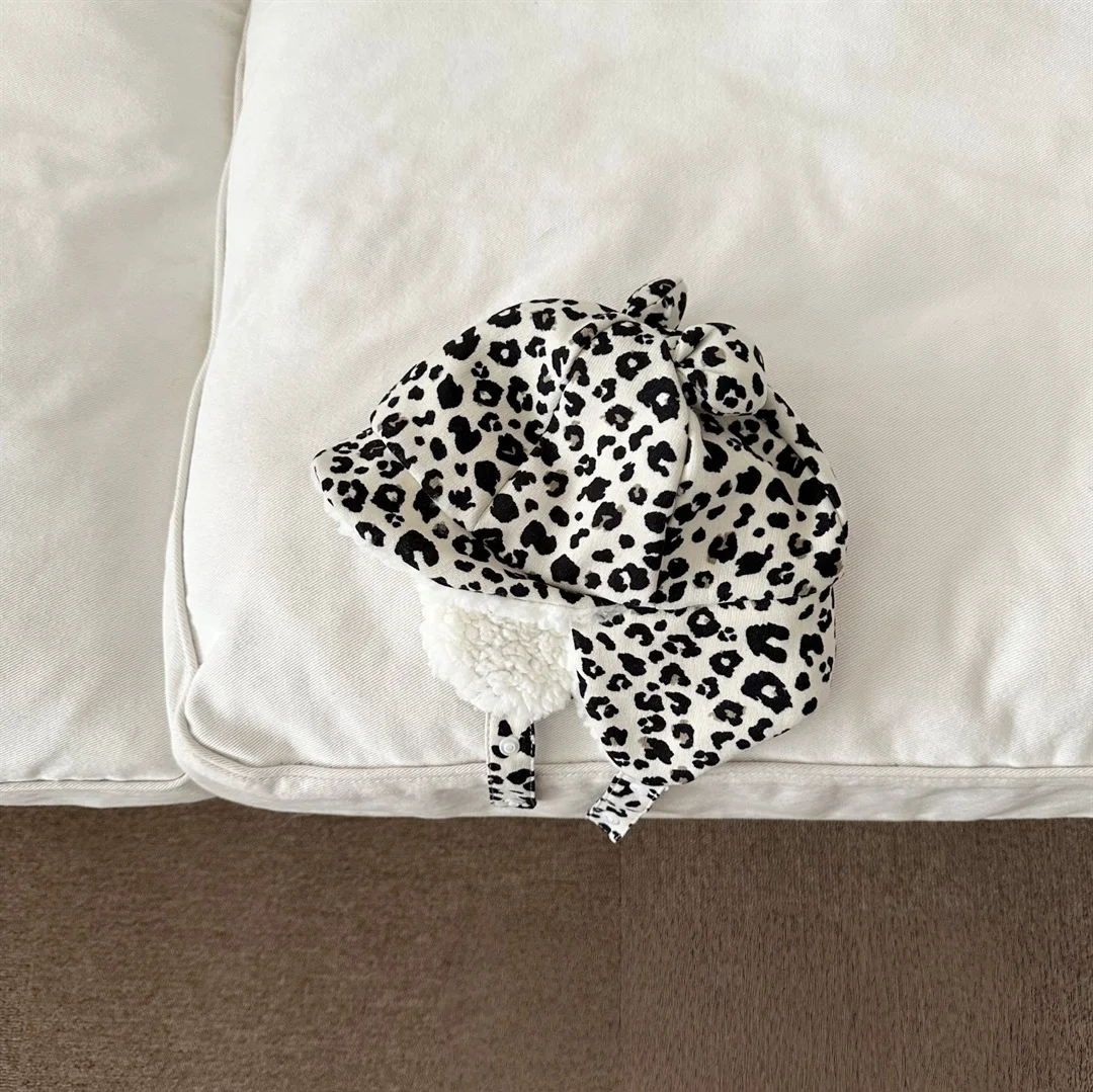 2025 قبعة الشتاء للأطفال ليوبارد طباعة الصياد الاطفال قبعة صوف مبطن الدافئة إيرفلاب قبعة الأطفال الشتاء قبعة الموضة