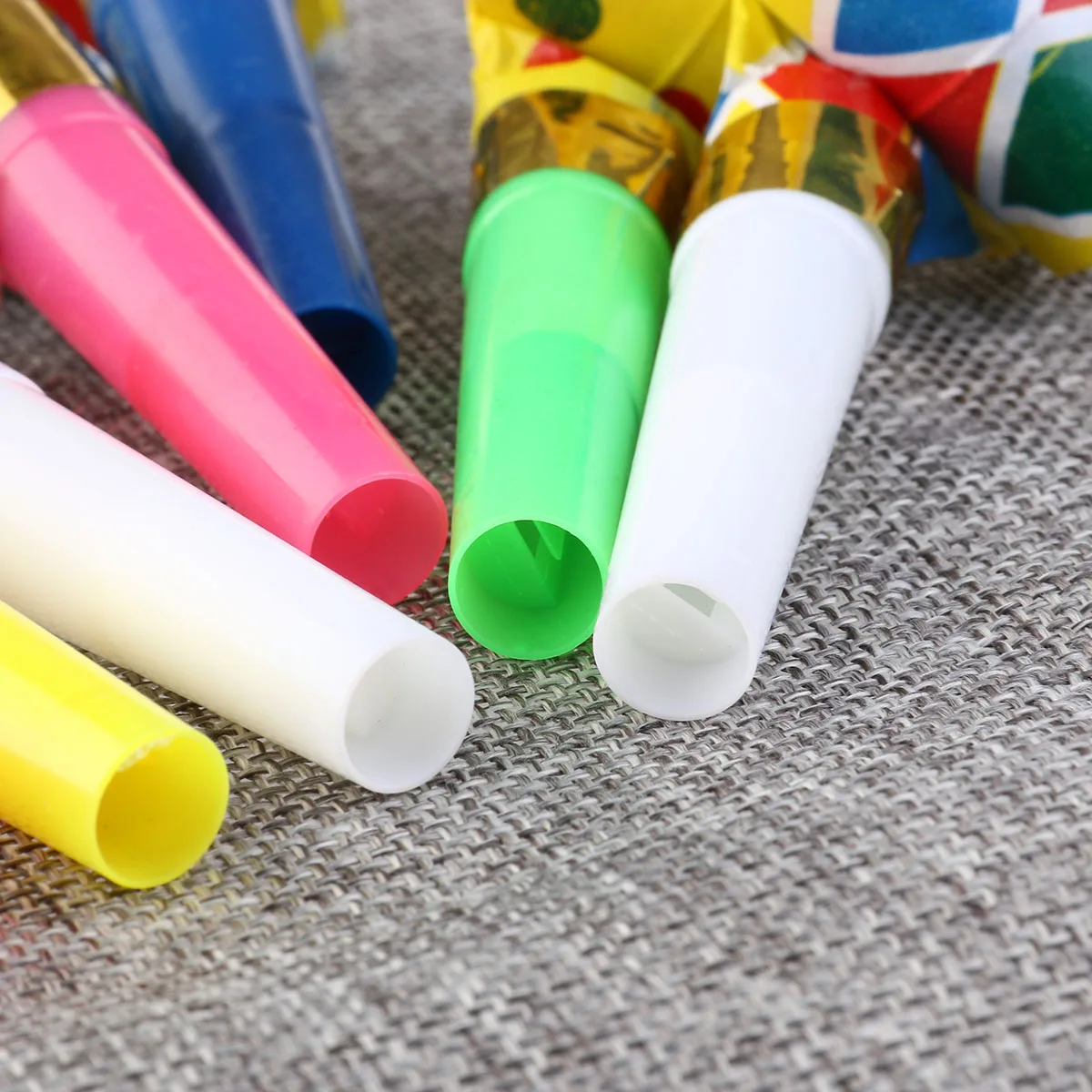 

100pcs 6.5Cm Party Horns Noisemakers Blowouts Loud Noise Maker For Wedding Birthday Holiday Christmas Party Supplies Plastic