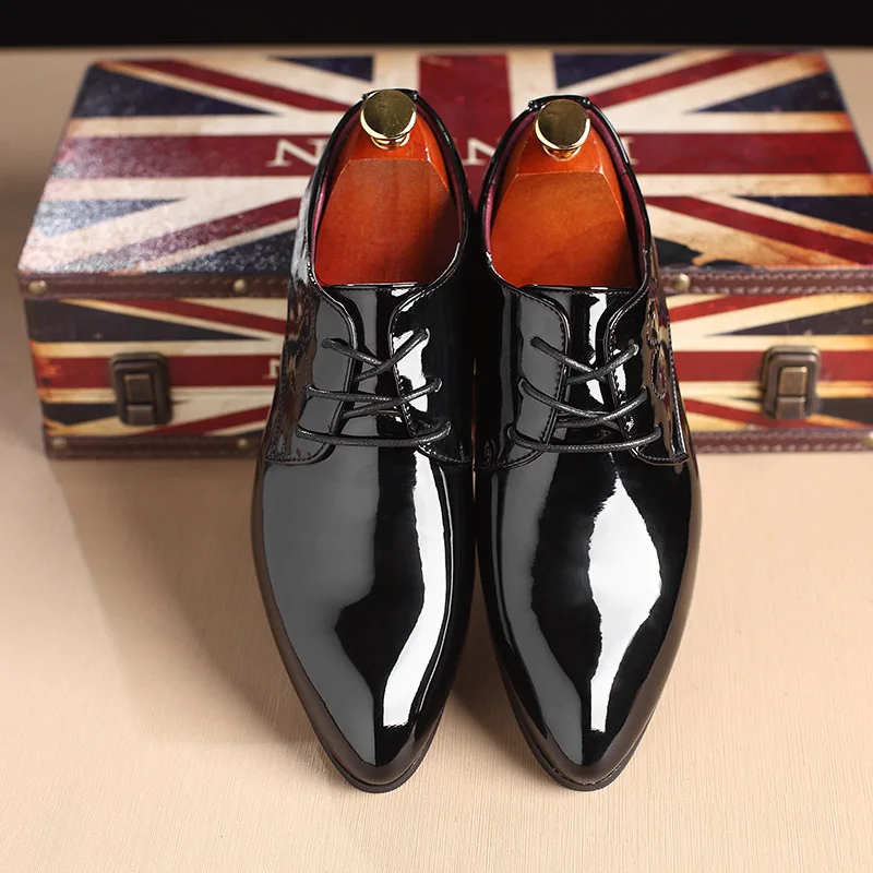 

Bright leather shoes wholesale men's shoes, Korean version of the pointy lace-up shoes