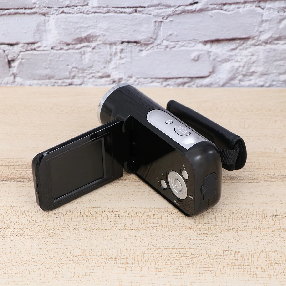 Mini Dv Camcorder Digital Camera Black 16 Million 2.0 Inch Screen 16X Digital Zoom LED Flash Suitable for Sports Concerts