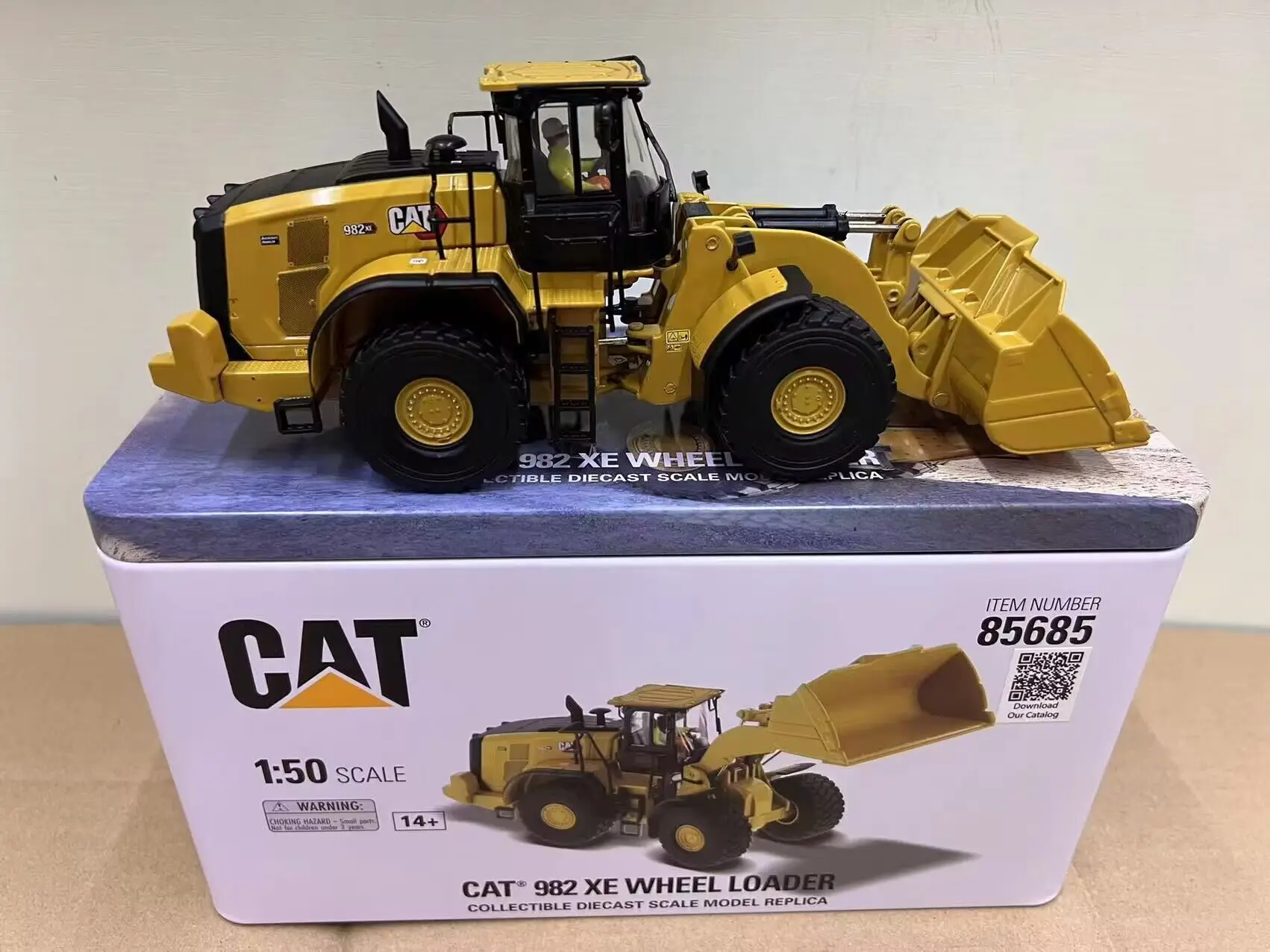 980 Wheel Loader 1/50 Scale Metal Model By DieCast Masters DM85684 New in Box