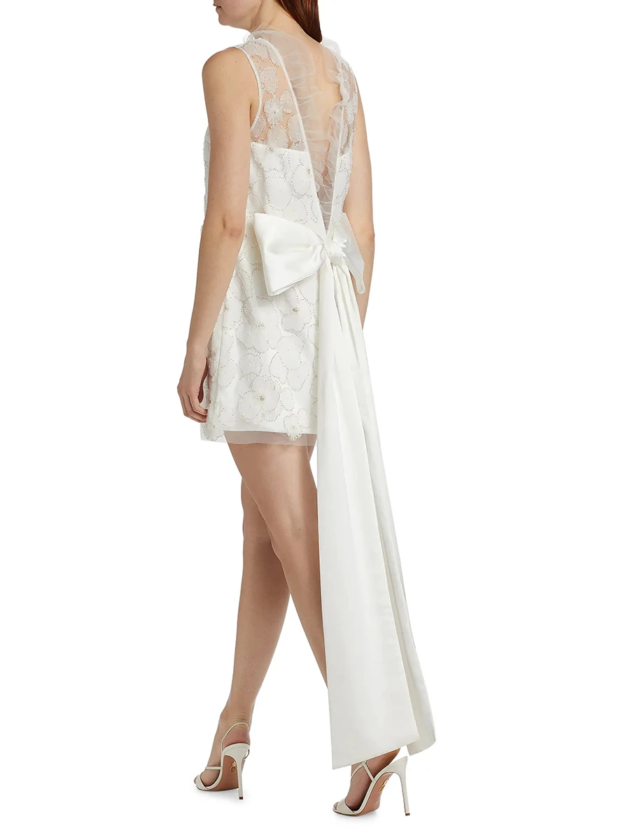 فستان سهرة أنيق مزين بقطع القماش من VGH للنساء بياقة دائرية بدون أكمام وخصر عالٍ مع فيونكة فساتين بيضاء رسمية للسيدات