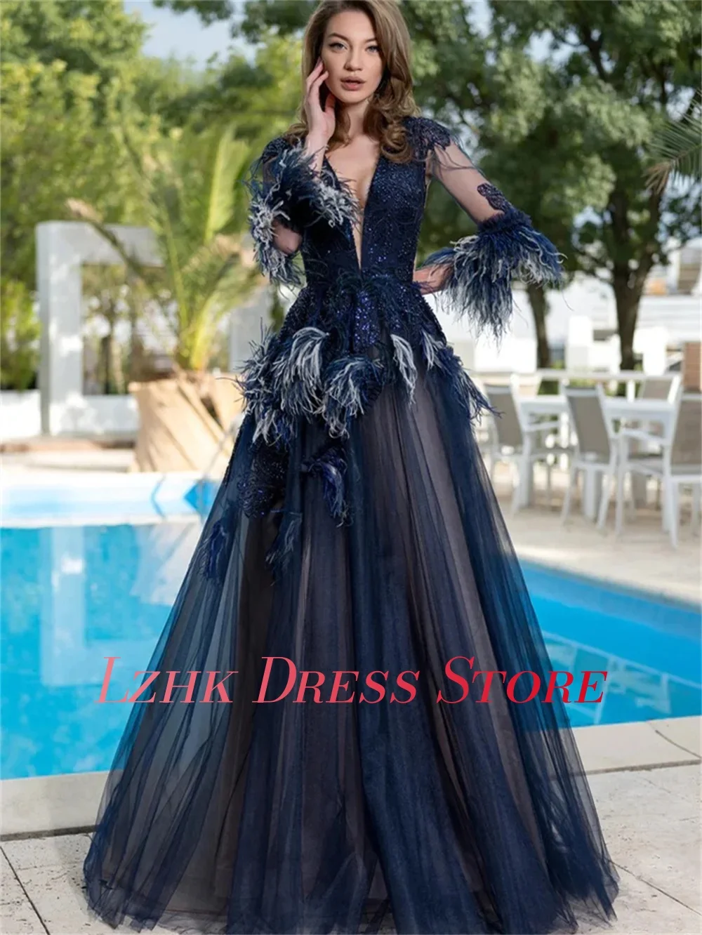 Maßgeschneidertes, exquisites Abendkleid mit Federn, Pailletten, Applikationen, Perlenstickerei, A-Linie, hochwertige Ballkleider mit 3/4-Ärmeln und V-Ausschnitt