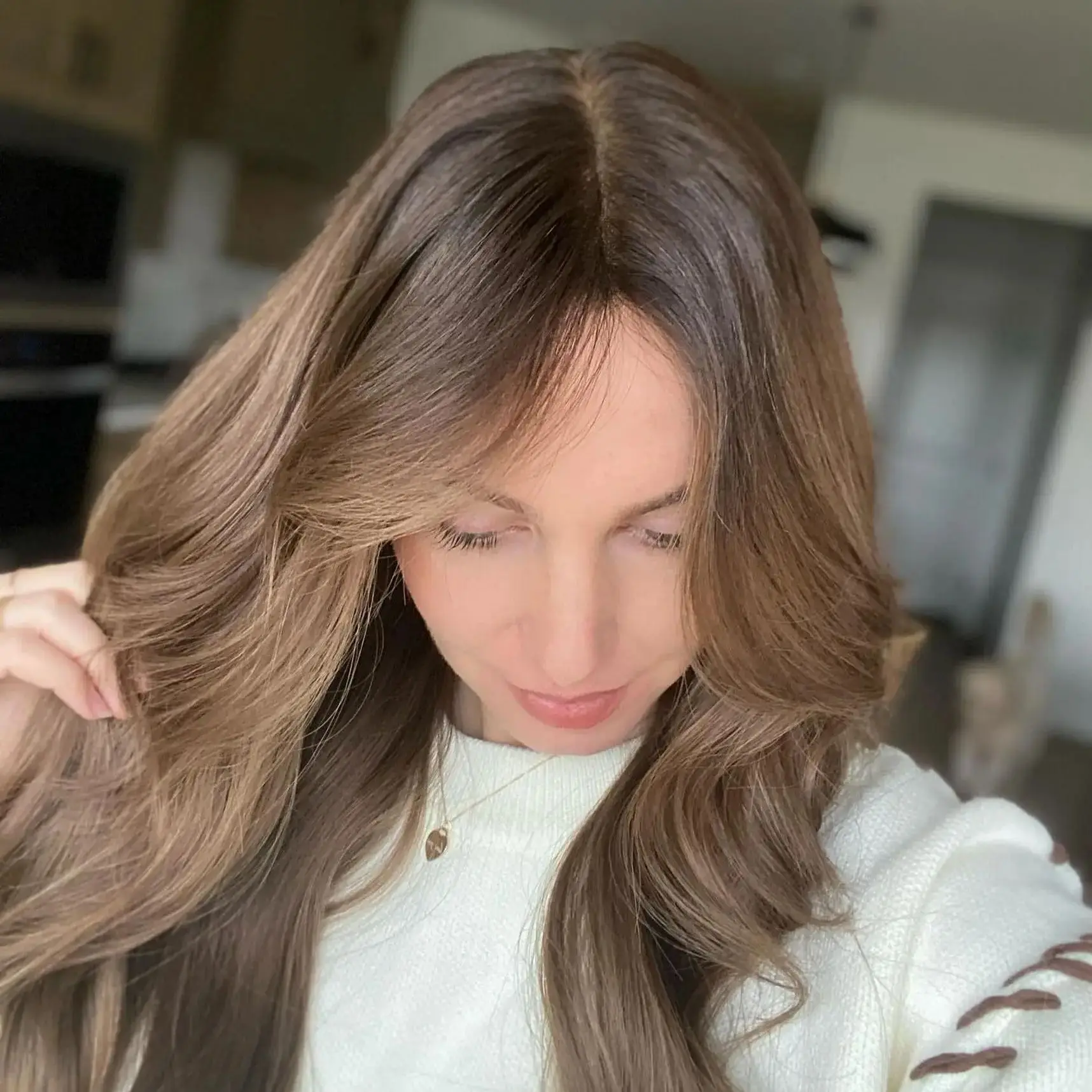 

13x4 HD Парик шнурка Ombre Каштаново-коричневый парик для женщин Модные длинные объемные волны Бесклеевые парики Синтетические волосы Маленький большой размер шапки