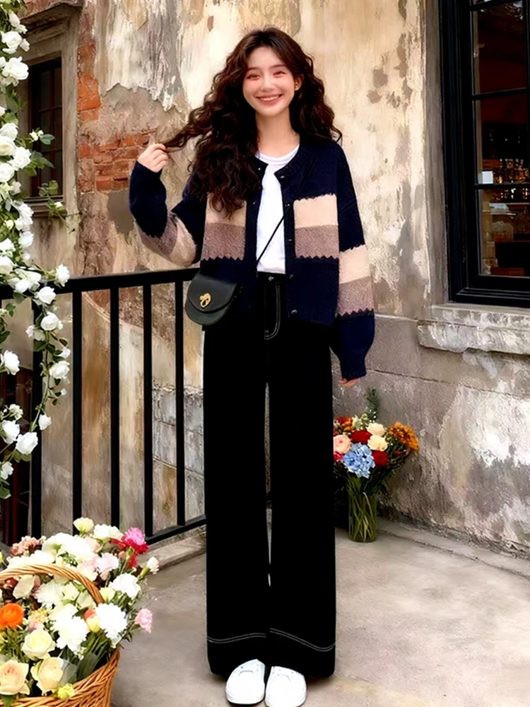 

Осенне-зимний женский модный корейский свитер-кардиган в стиле колор-блок с базовым слоем и черными джинсами, комплект из двух предметов, повседневная одежда