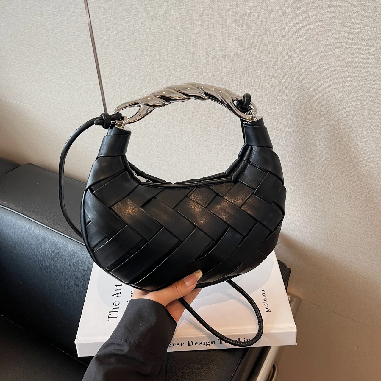 

2025 New Women's Portable Woven Bag - Light Luxury Niche Underarm Crossbody Dumpling Bag, Versatile and High - end