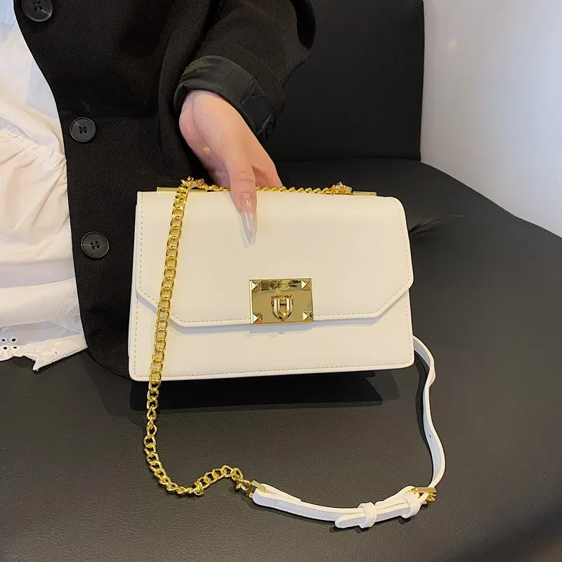 

Chic Vegan Leather Tote Bag - Spacious Women's Handbags with Reinforced Base & Eco-Friendly Fashion Statement