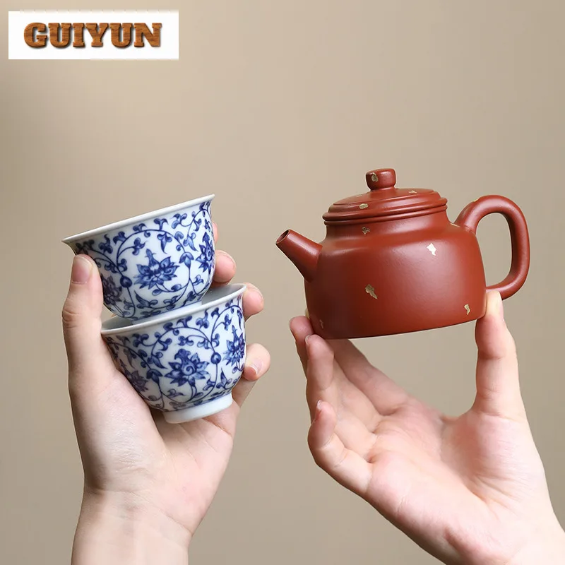 

Чайники из фиолетовой глины Исин, посыпка ручной работы, золотой горшок De Zhong, сырая руда, грязевой чайник Чжу, чайный сервиз Zisha, 1 горшок, 2 чашки, сине-белый