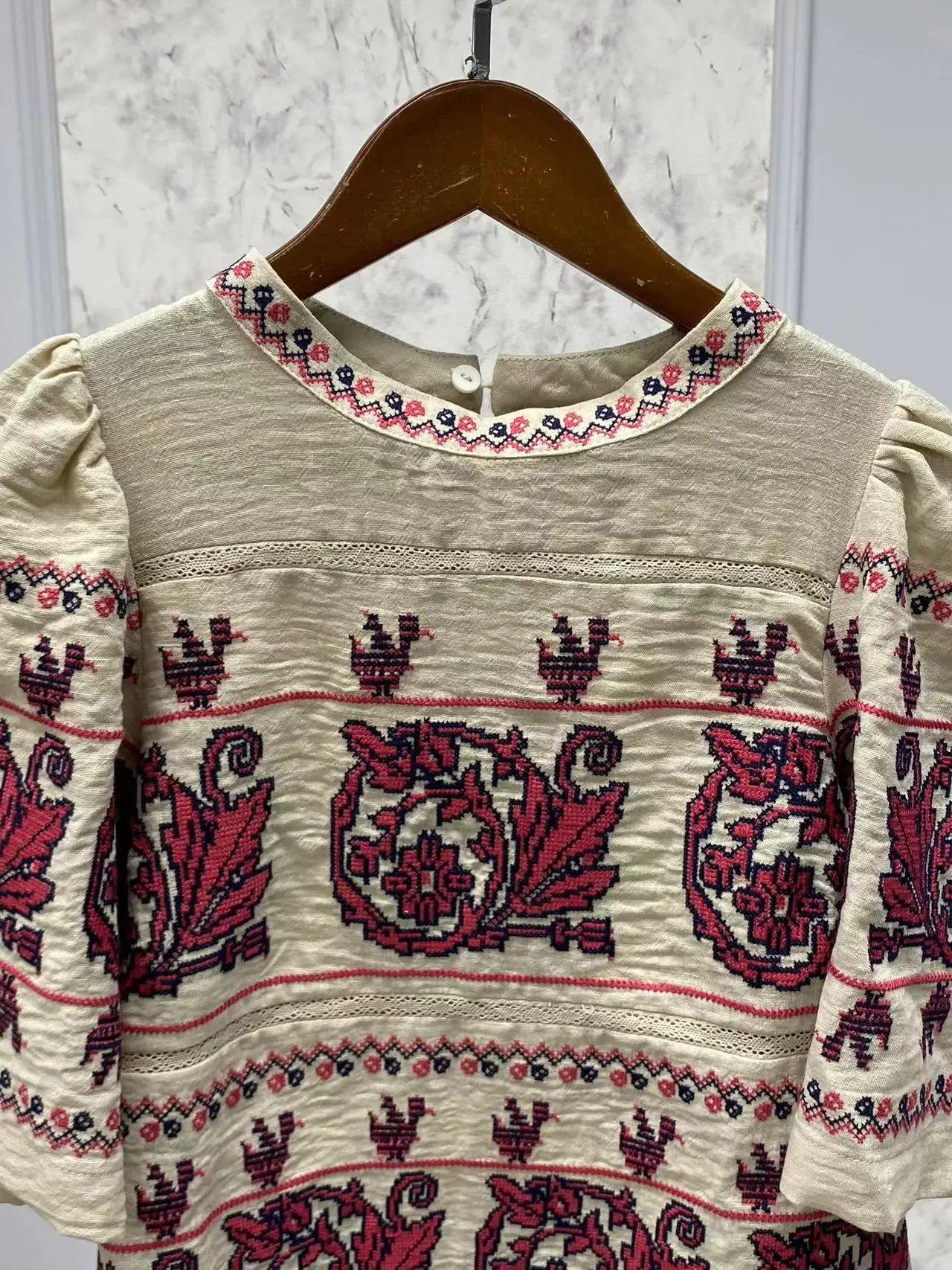 2025 Sezanes Fashion T-shirt short-sleeved new retro ethnic style red embroidery floral splicing lace edge round neck shirt