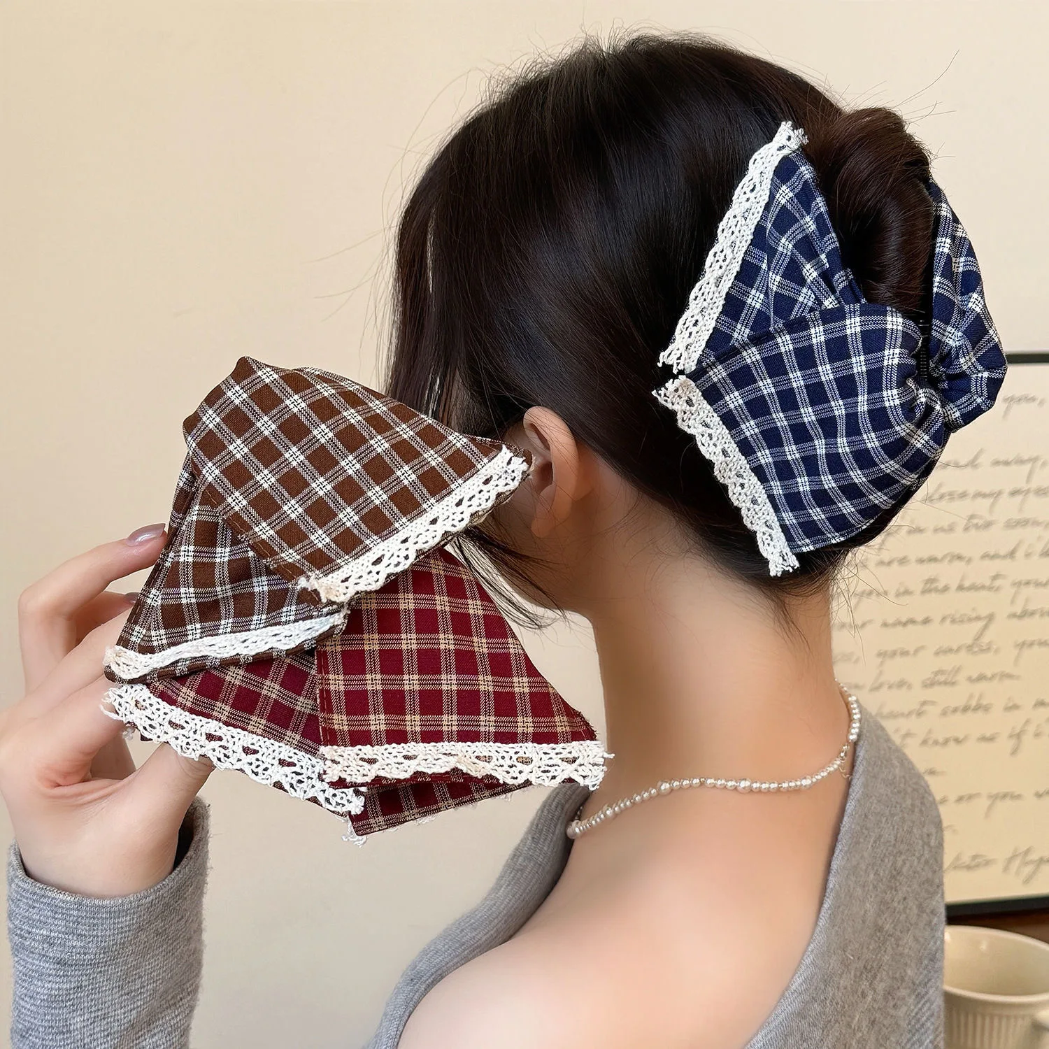 

NEW 13CM Korean Plaid Triangle Hair Claw Sweet Preppy Style Claw Clips Autumn Winter Hair Clips for Women Girls Hair Accessories
