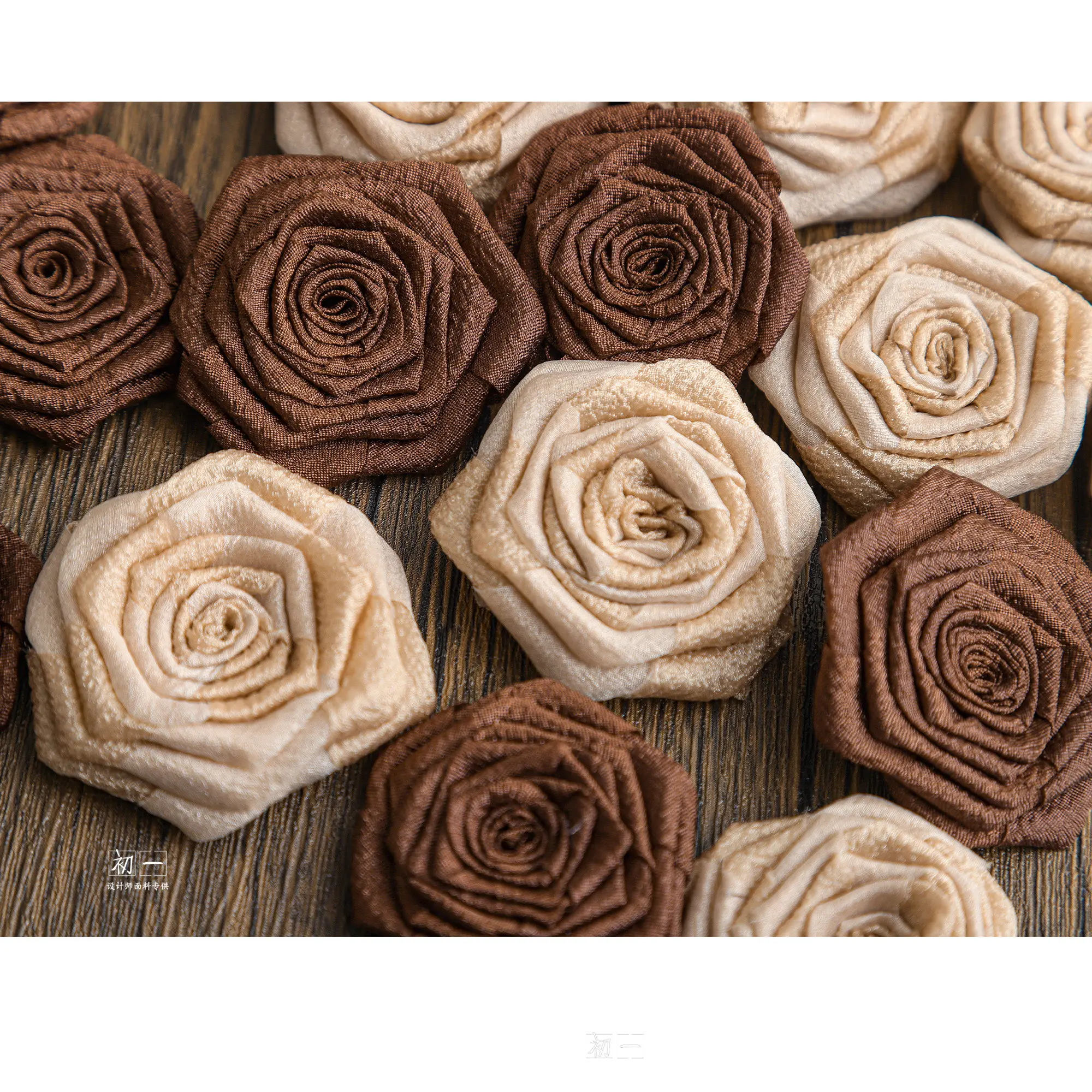 Handmade Three-Dimensional Rose Flower Fashion Fabric Home DIY Headdress Flower Brooch Clothing Accessories Designer Material