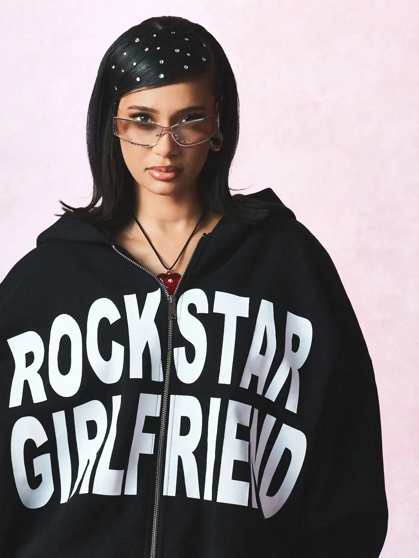 Bluza z kapturem Rockstar Girlfriend, krótka, zapinana na zamek - odważny styl Y2K streetwear z detalami z dżetów