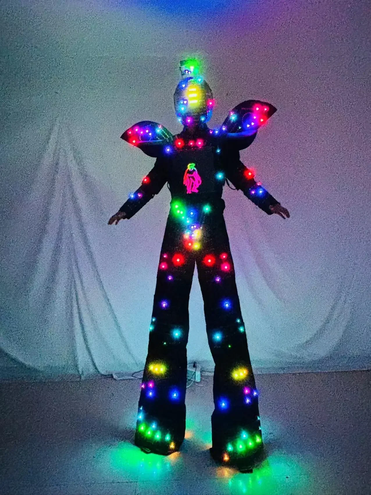 New Full Color Smart Pixels LED Robot Suit Costume Clothes Stilts Walker Costume LED Lights Stage Show