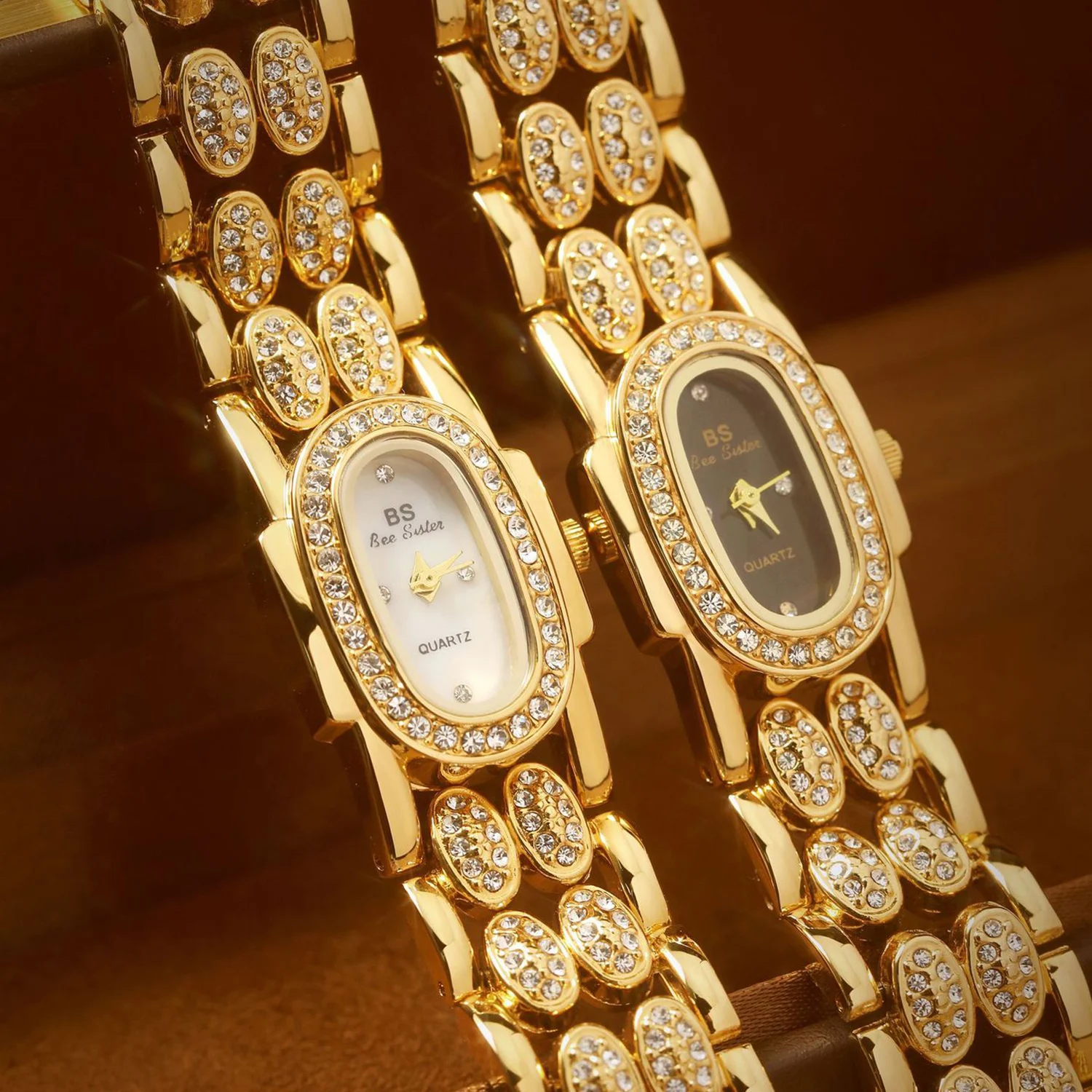 ساعات ذهبية بيضاوية فاخرة للنساء سوار ألماس من حجر الراين مقاوم للماء فستان أنيق للسيدات ساعة يد كوارتز عصرية