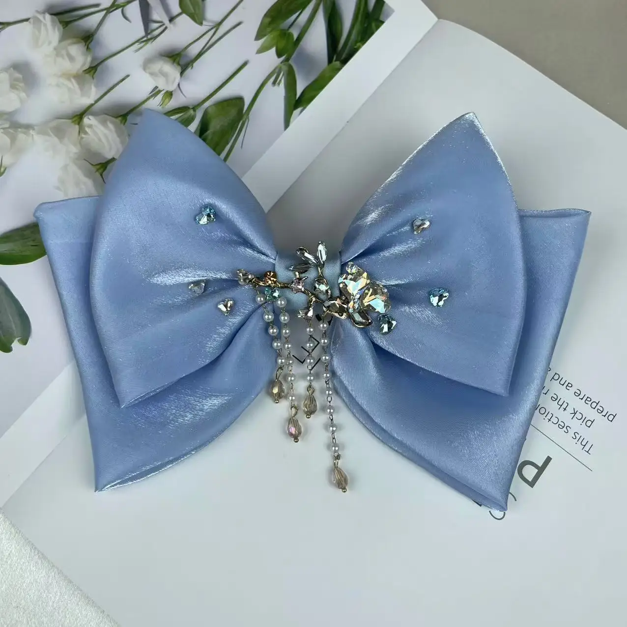 

Высококачественный двухслойный сказочный бант из органзы с нежными кисточками из стразов, аксессуар для волос, элегантный пружинный зажим