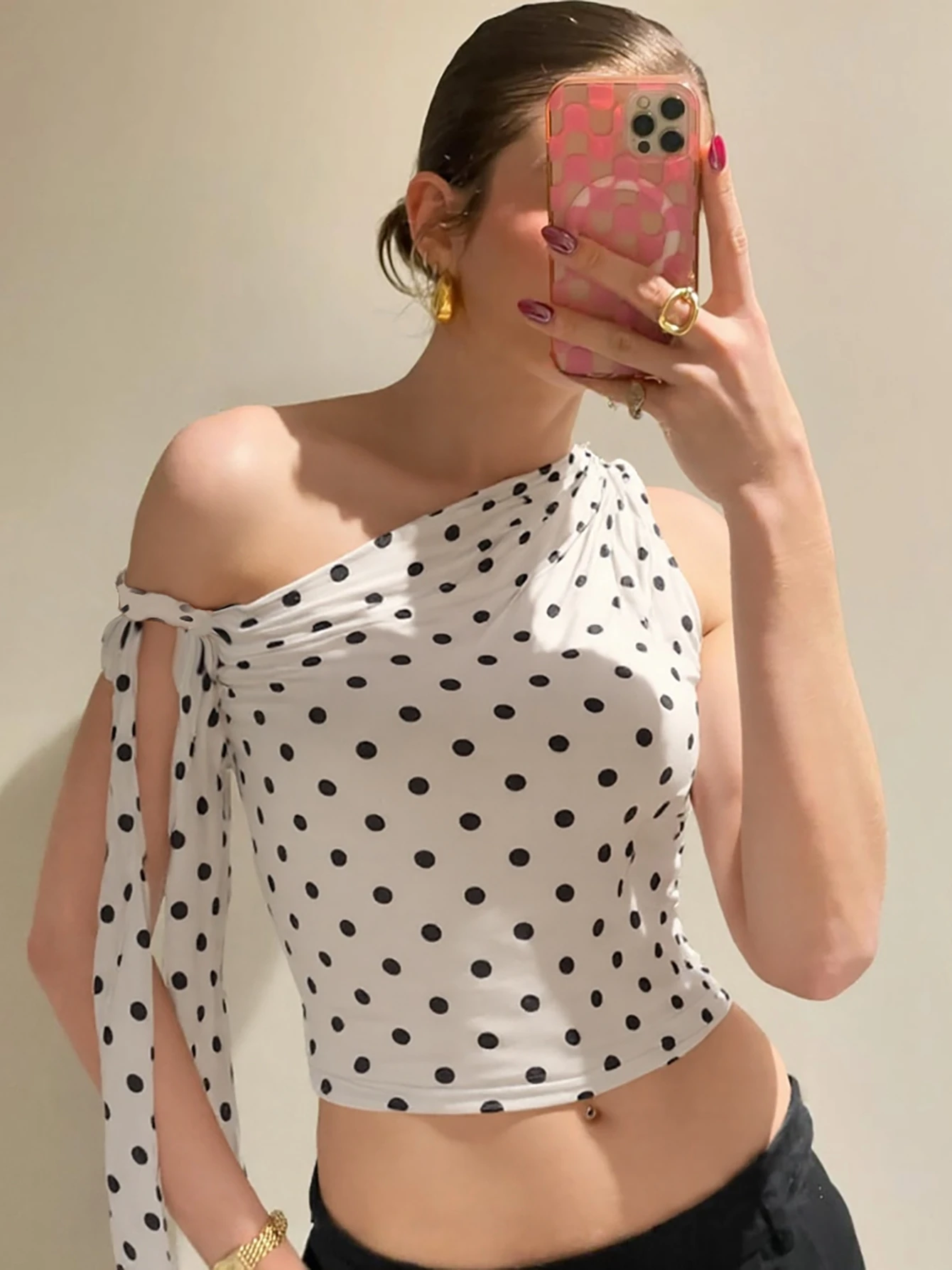 

Faionable Polka Dot Asymmetrical oulder Svel Slim Fit ort T-irt Street Sle Summer Wear for Young Women
