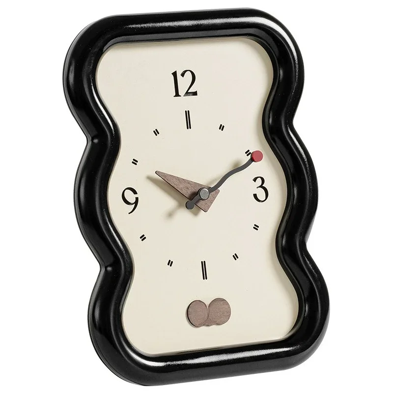 

Advanced desktop clock ornament