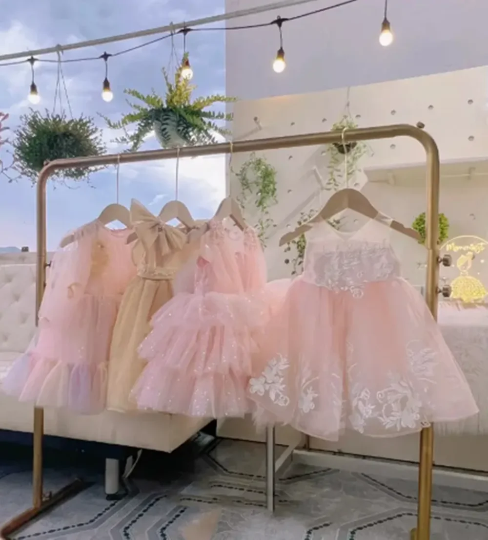 

Customized Pink Flower Girl Dresses For Wedding Pearls Lace Tulle Lovely Puffy Baby Birthday Party First Communion Pageant Gown