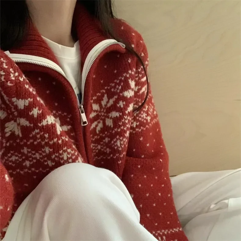 Description Picture 5 of item2023 Korean Chic Loose Short Snowflake Nordic Turtleneck Two-Way Knitted Zip-up Winter sweater Outerwear