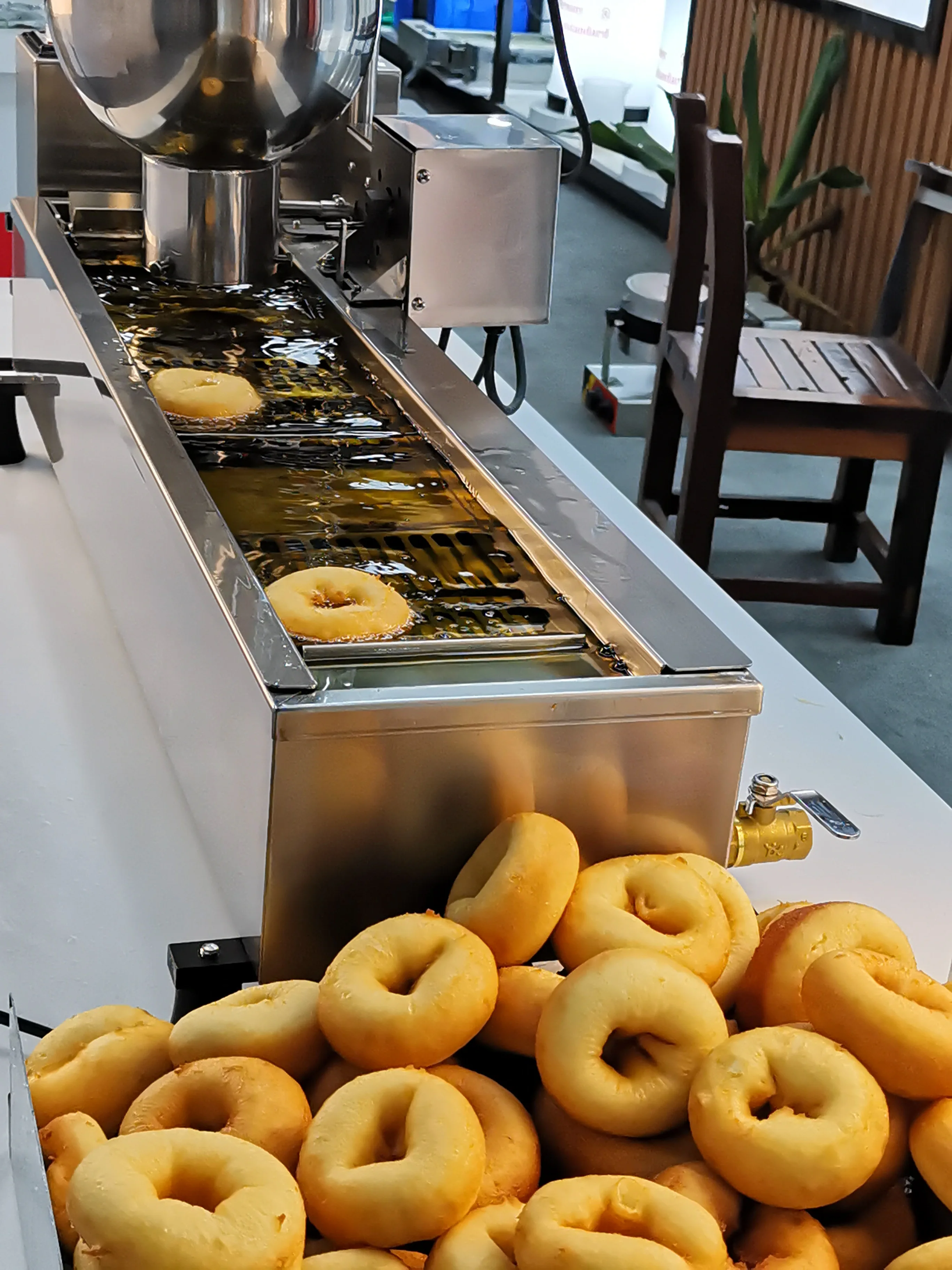 Automatic Commercial Electric Donut Machine With Deep Fryer Doughnut Making Machine