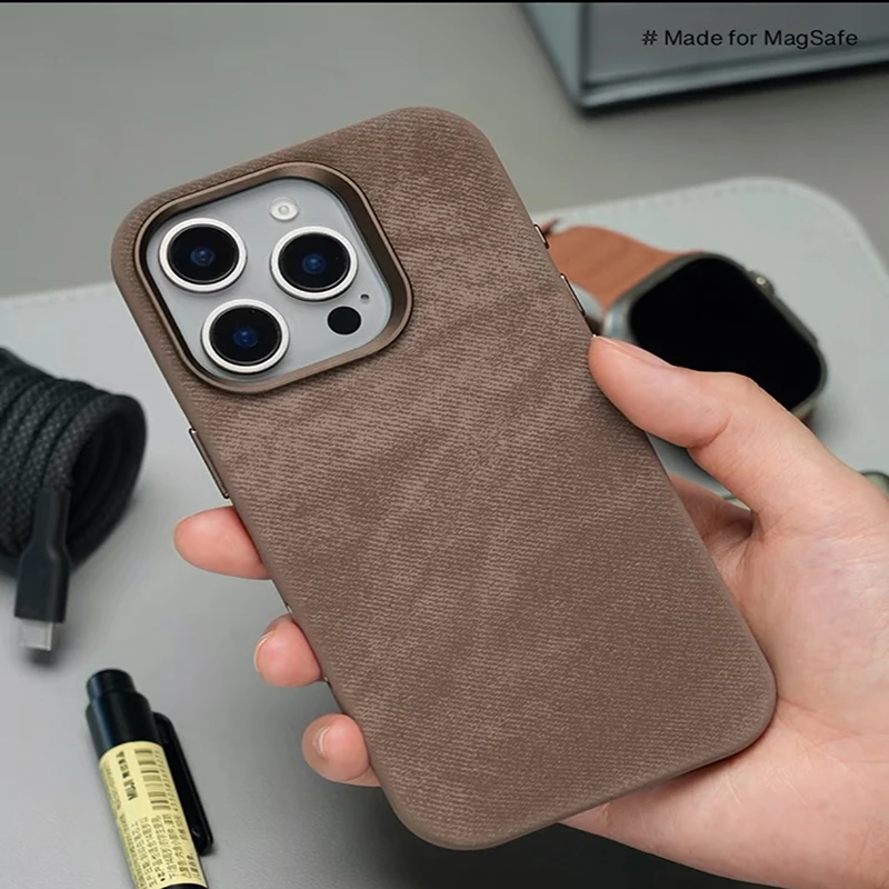 Custodia in pelle di lusso in fibra MagSafe per iPhone 16 15 14 13 12 17 Pro Max Plus Custodia antiurto con lente in lega di ricarica wireless magnetica