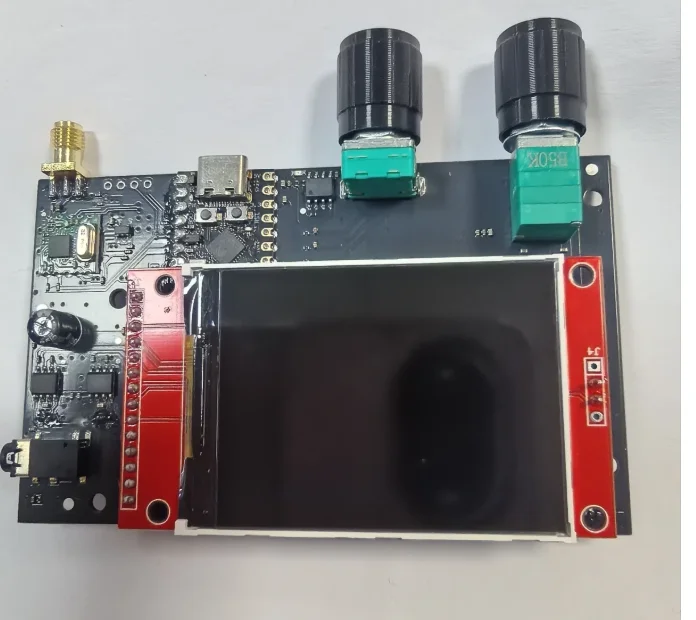 DIY full channel stereo radio motherboard with ESP32-C3+4734+2.4-inch programmable LCD screen