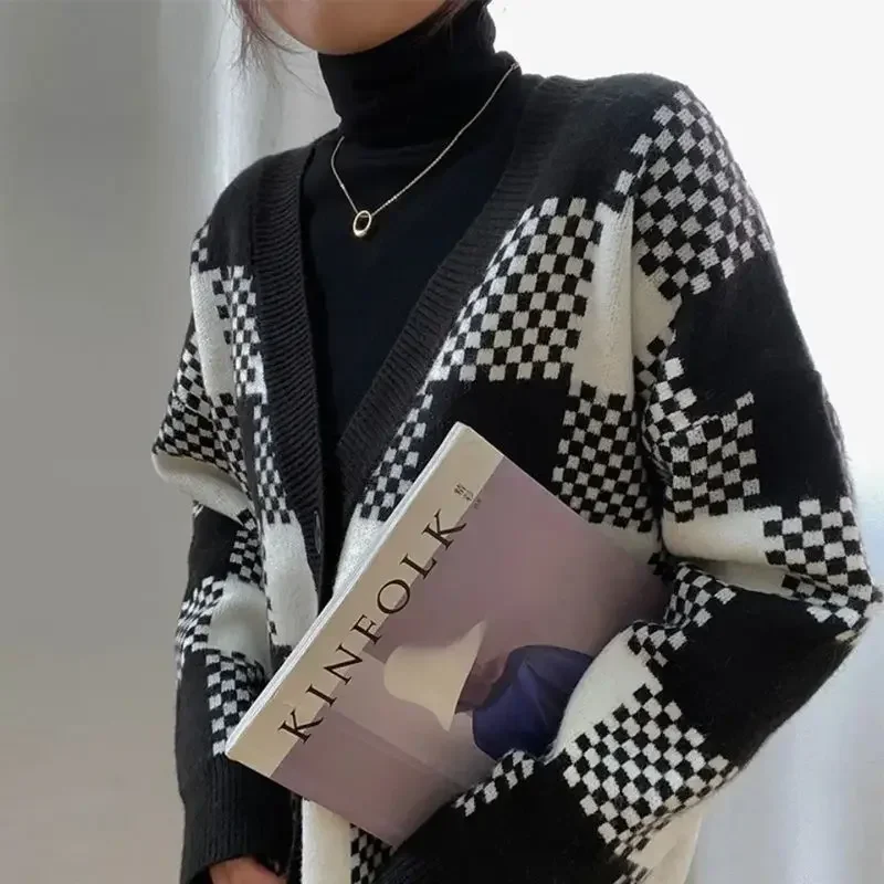 Cardigan coat 2024 sweater women wear small fragrant black and white check loose short knitted cardigan sweater female coat