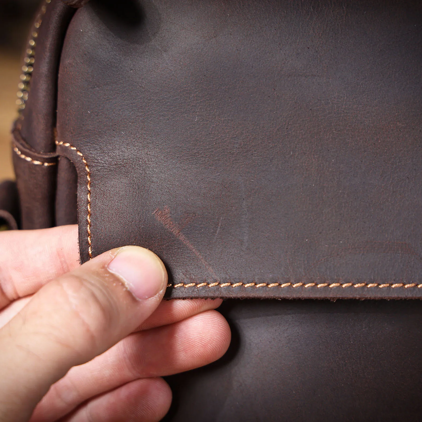 S.WORKER Vollnarbenleder Herren-Umhängetasche Vintage Crossbody Sling Bag für Männer – Detail 16