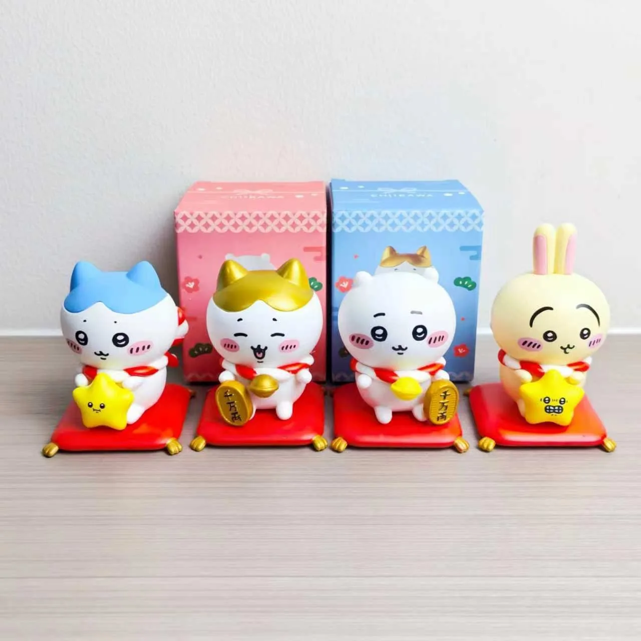 Set de Figuras de Gato de la Suerte Kawaii CKW, Lindas Figuras Coleccionables con Temática de la Fortuna, Set de 4 Piezas para Decoración del Hogar y del Automóvil