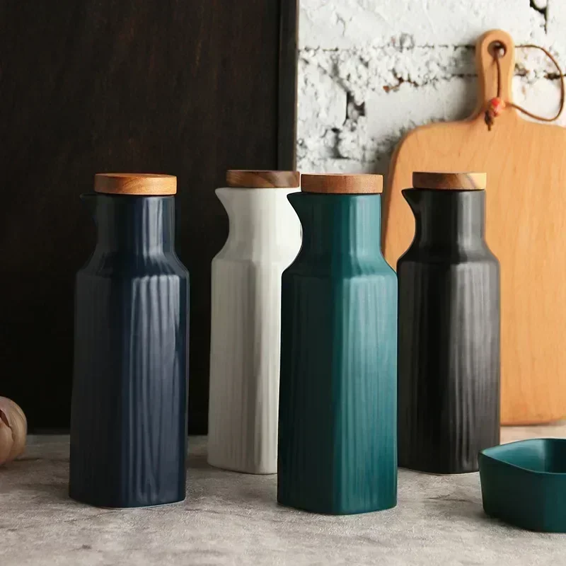 

1Pcs Japanese tableware creative kitchen ceramic oil pot soy sauce vinegar bottle oil bottle vinegar pot seasoning pot
