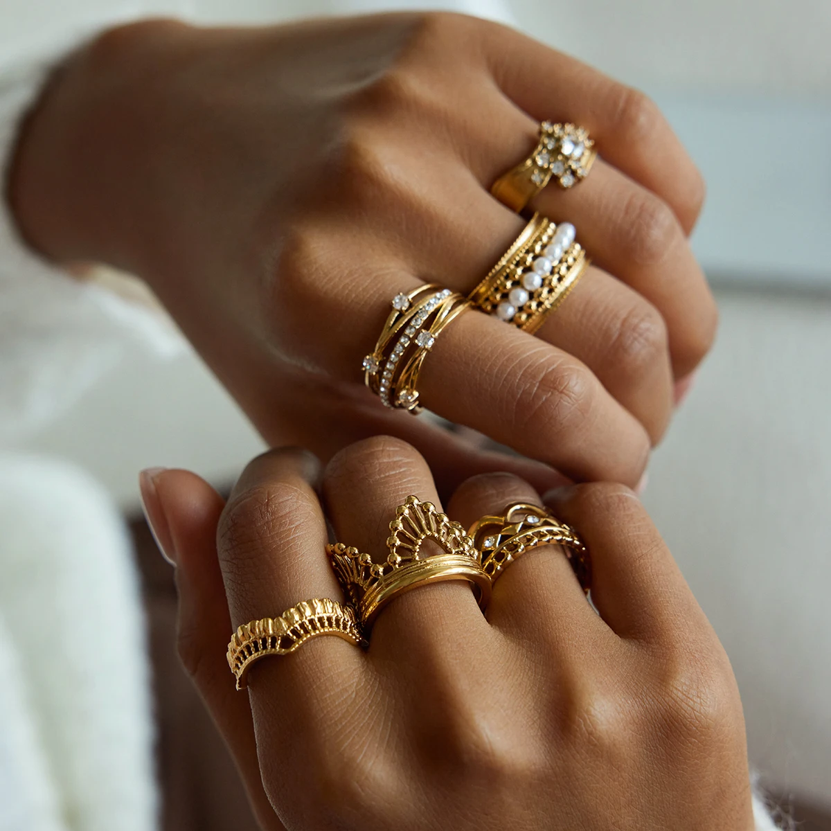 

AIKOER Trendy Classic 18k Gold Color Plated Inlay White ZIrcon Irregular Lace Rings Waterproof Stainless Steel Women's Jewelry