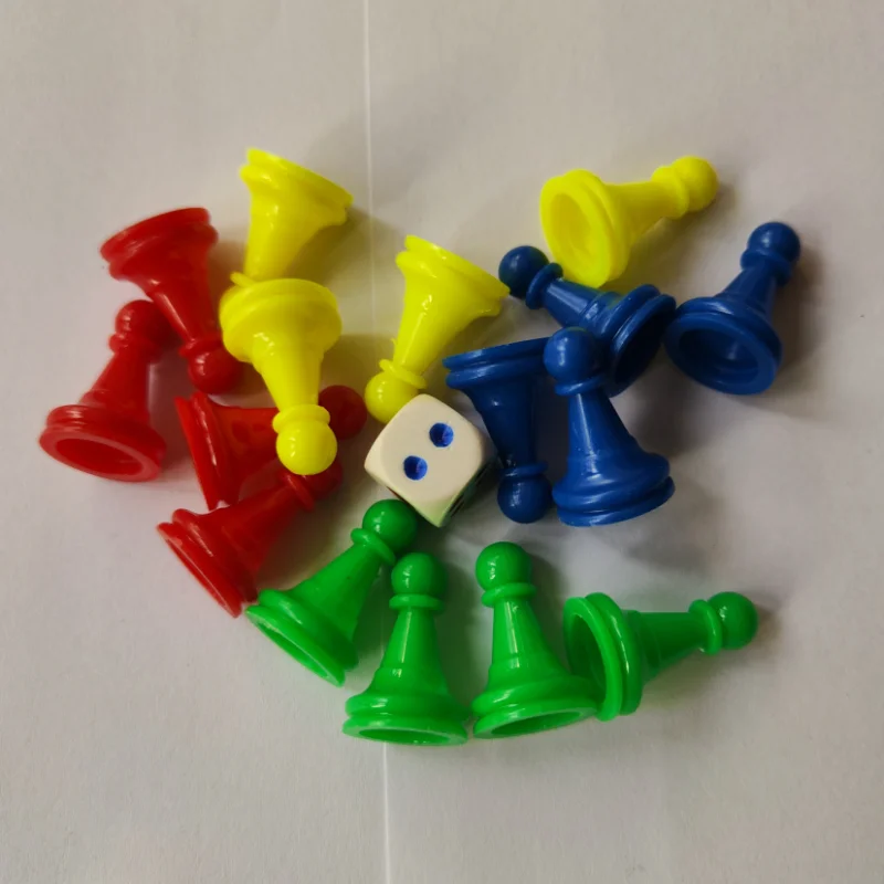 1 Set = 16 Pieces of Plastic Chess Pieces + 1 Piece of 16mm Dot Dice for Board Game Accessories