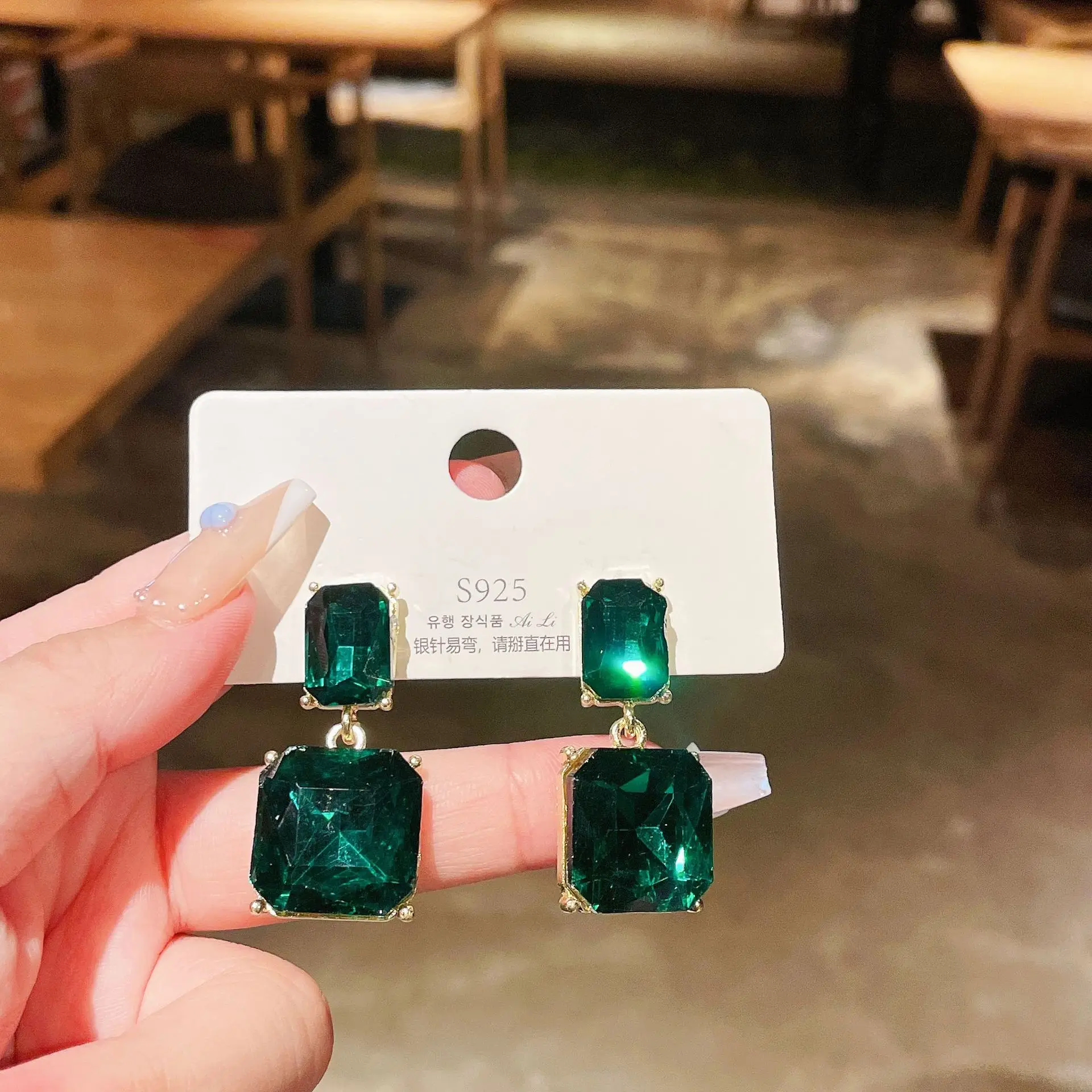 עיצוב מוגזם חדש של עגילי קריסטל מרובעים גיאומטריים ירוקים עגילי אופנה שקופים לנשים תכשיטים מתנה