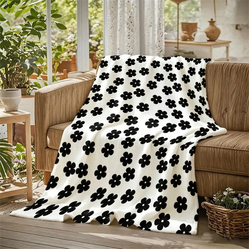 Minimal Black Daisy Motif Flannel Blanket Warm Soft Halloween Christmas Decorative Couch Warm Cozy All-Season Gift
