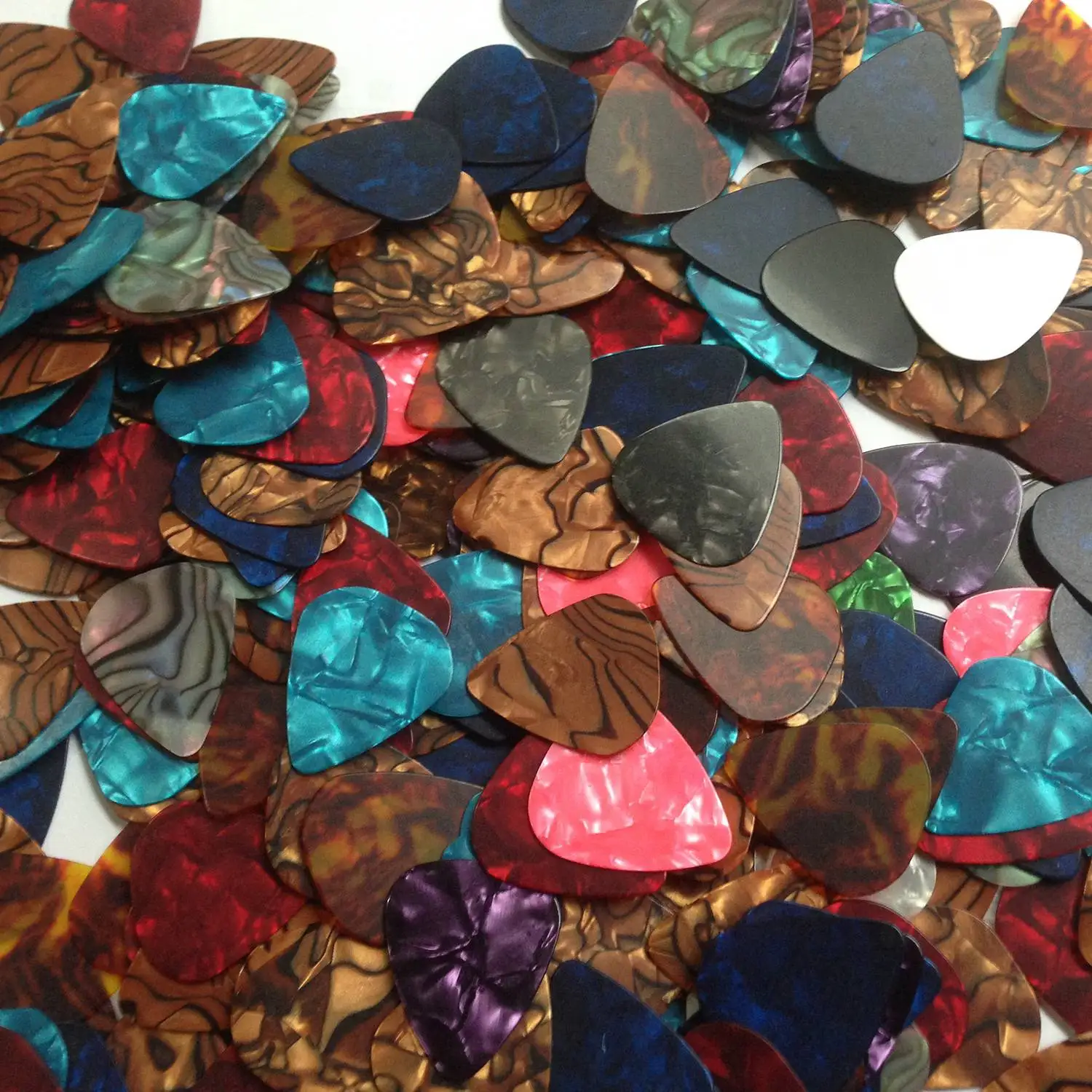 12 x Rock Picks-ผู้ไกล่เกลี่ยสำหรับกีตาร์และเบส3ความหนาที่แตกต่างกัน
