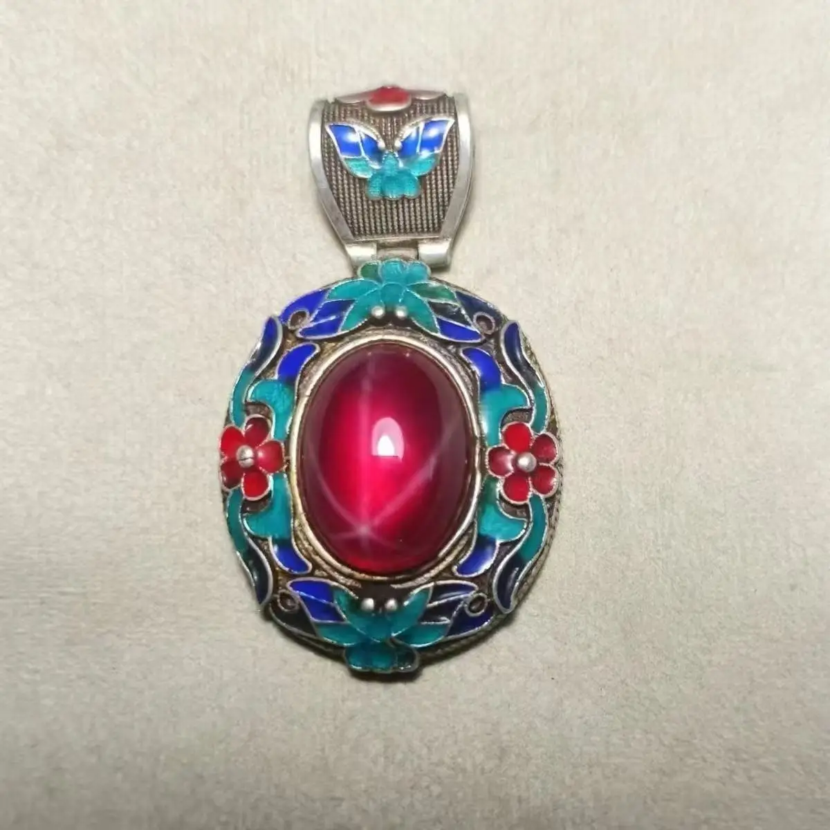 

collection Tibetan area return old pulp old silver pendant inlaid with starlight gemstone pendant enamel color accessories