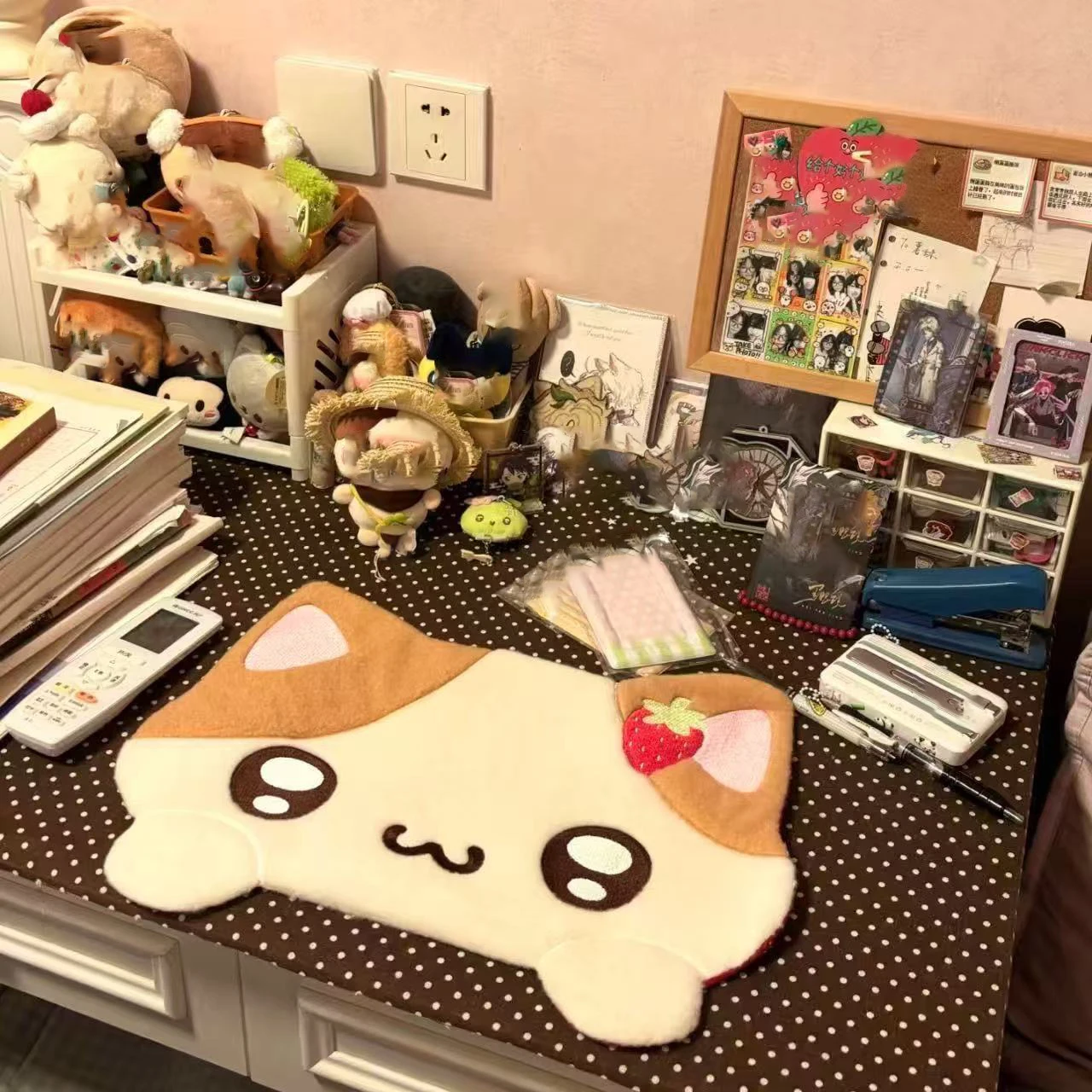 New Japanese Kitten Table Mat Fabric Thickened Desktop Decoration Posing Props High-looking Dormitory Students Posing Mat Cute