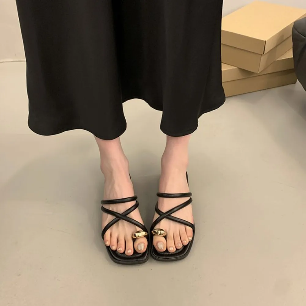 Stylische Damen-Sandalen mit Kreuzriemen, bequeme, leichte Zehenriemen-Strandschuhe mit lässigem, einfarbigem Design für den Sommer – Detail 7