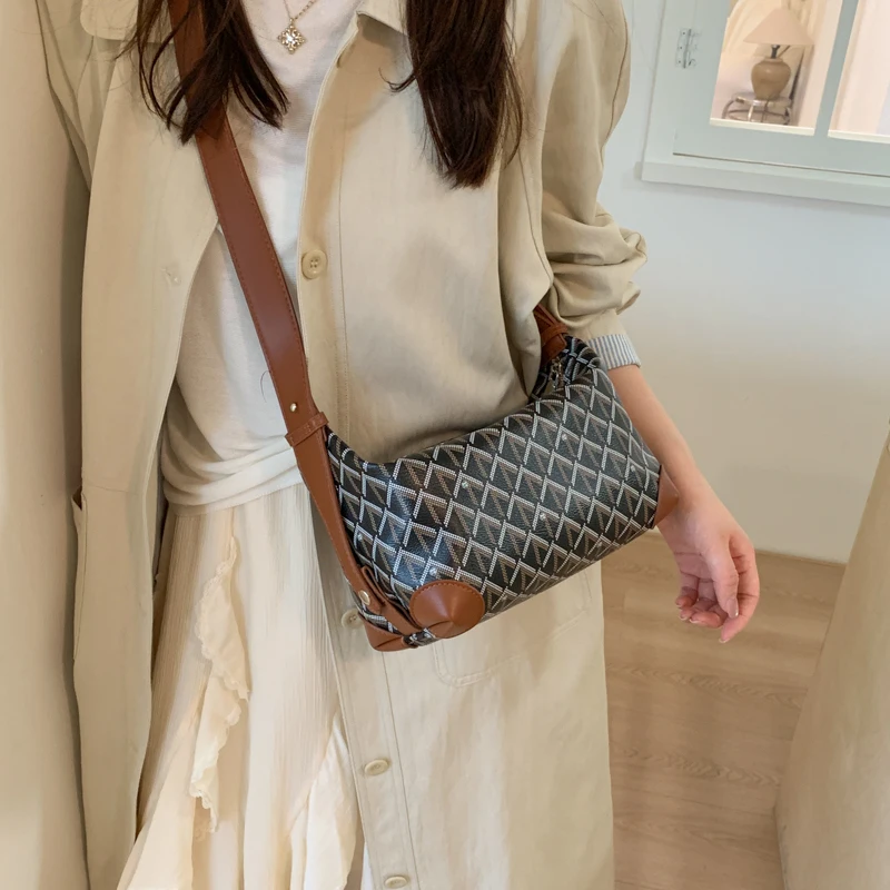 

Elegant zipper crossbody bag, fashionable women's wallet, durable chain strap shoulder bag for daily life and travel