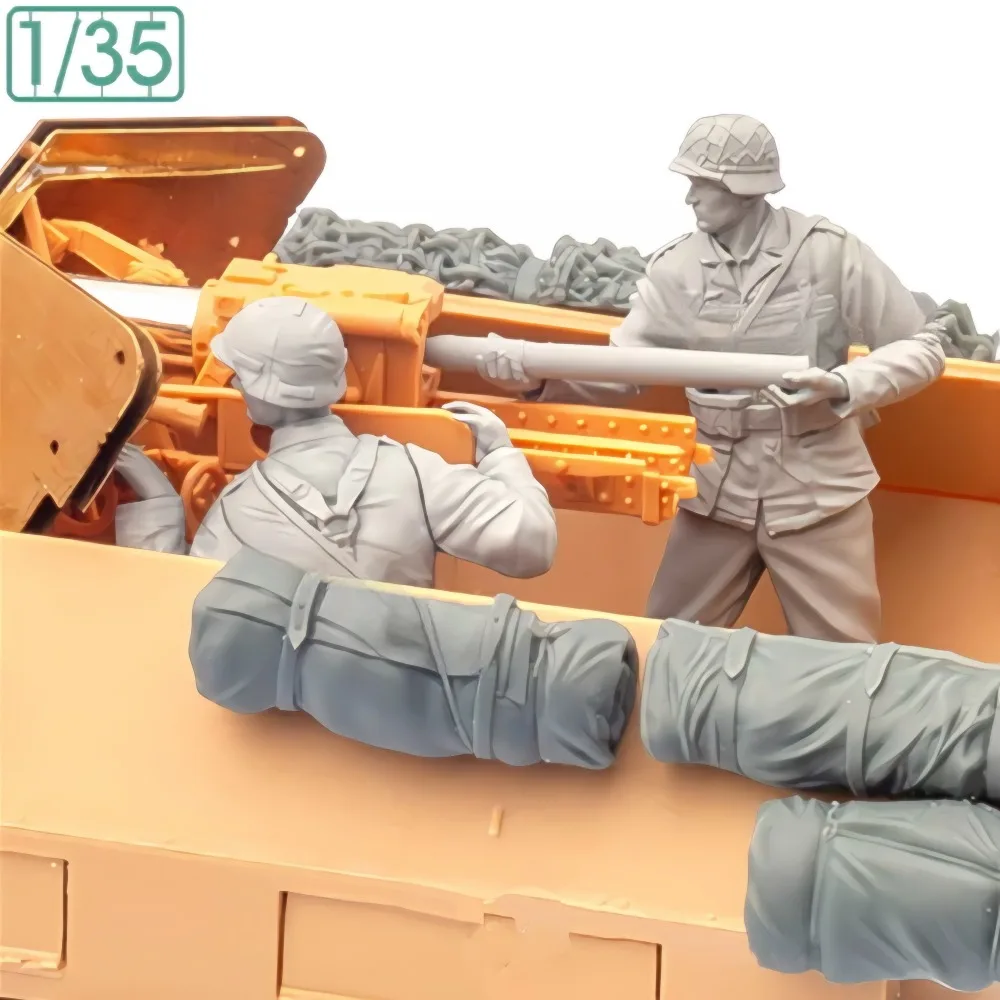 1:35 model kit resin kit 35781 Tank soldiers currently being loaded
