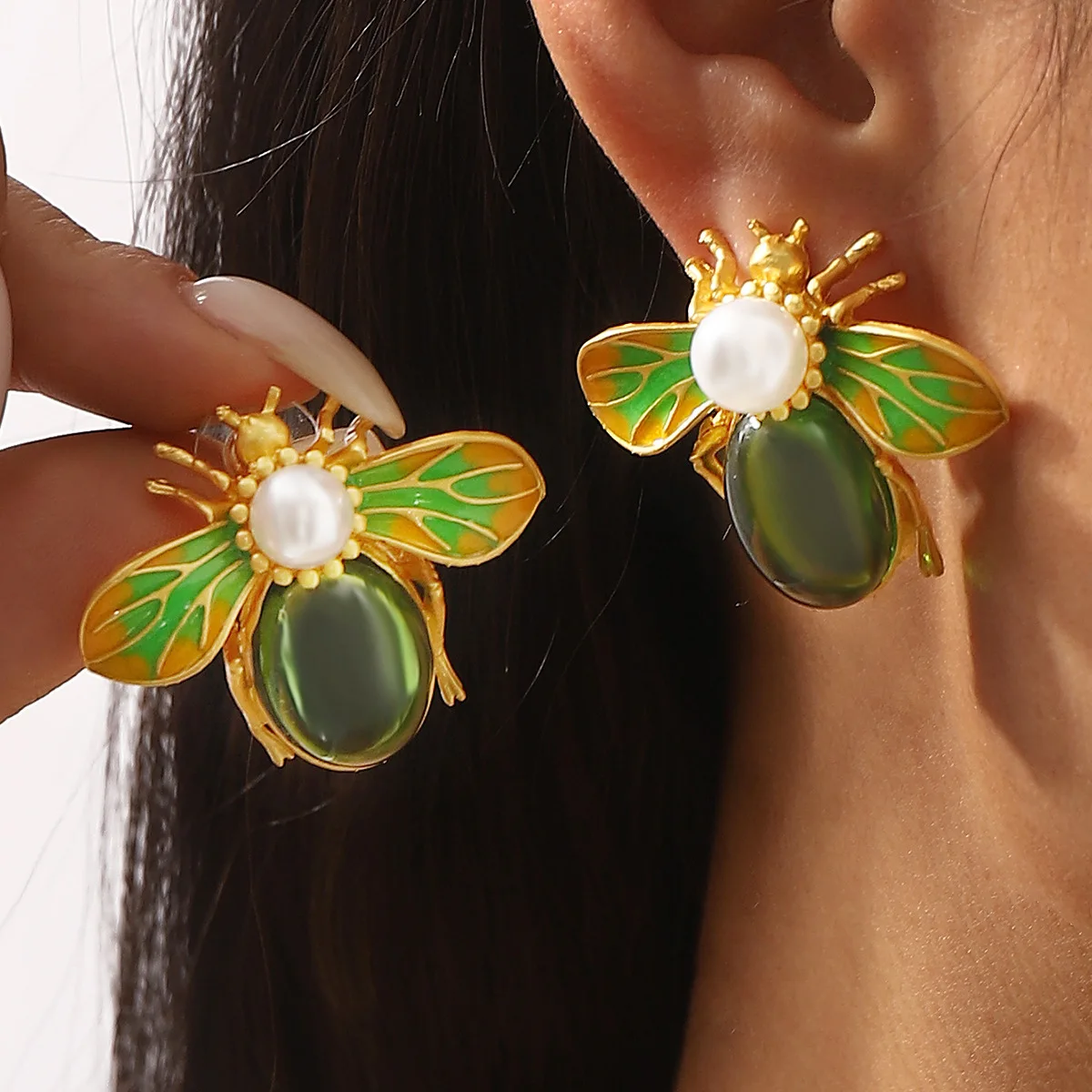 

Vintage Peral Bee Stud Earrings for Women Butterfly Beetle Crystal Earings Fashion Insect Party Jewelry Elegant Office Lady Gift
