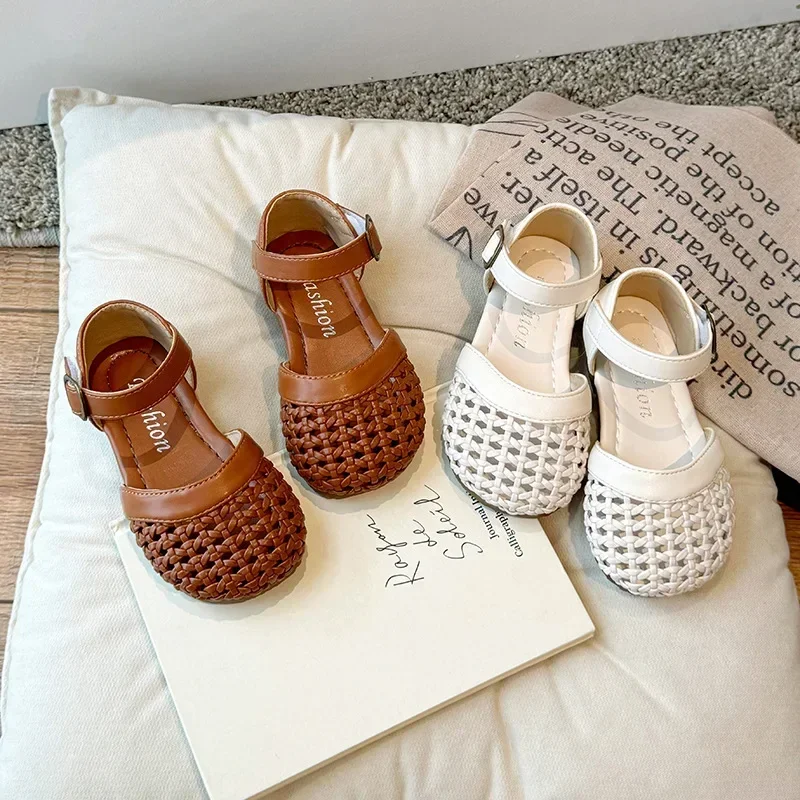 

Girls Sandals 2026 Summer Fashion Children Shoes Woven Hollow Sandals For Girl Fashion Design Close-toed Casual Sandals Beige