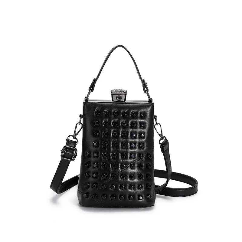 Vintage Rivet Studded With Diamond Metal Frame Buckle Clip Handbag For Women Fashion Casual Simple British Style Crossbody Bag