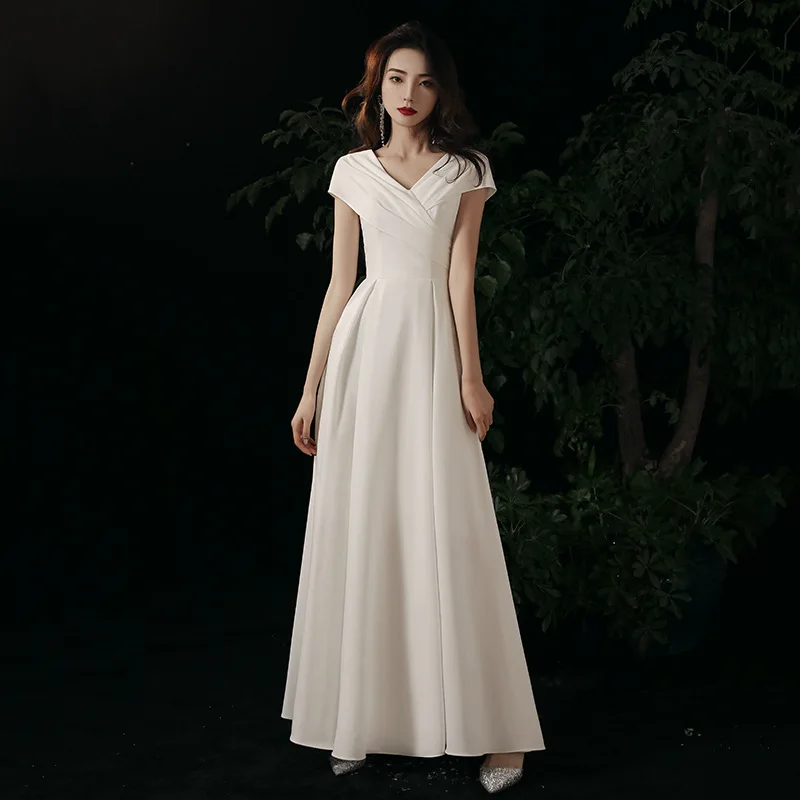 Annual Party Evening Women 2024 New Banquet Dignified Temperament White Long Type Host Formal Dress Daily Style