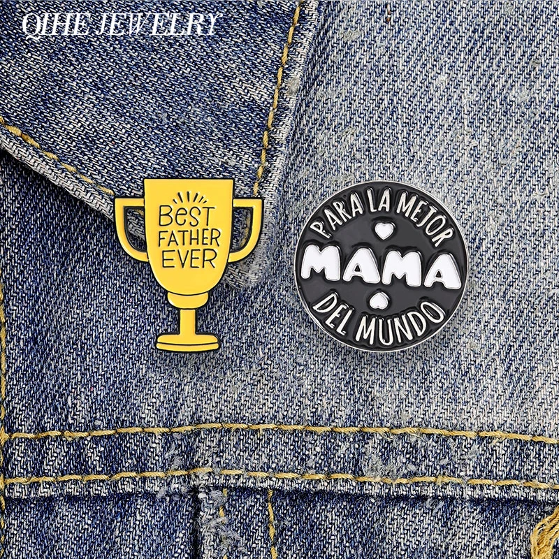 Spanish Para La Mejor Mama Del Mundo Enamel Pin Best Father Ever Brooch Trophy Champion Shape Bag Badge Jewelry Gift for Parents