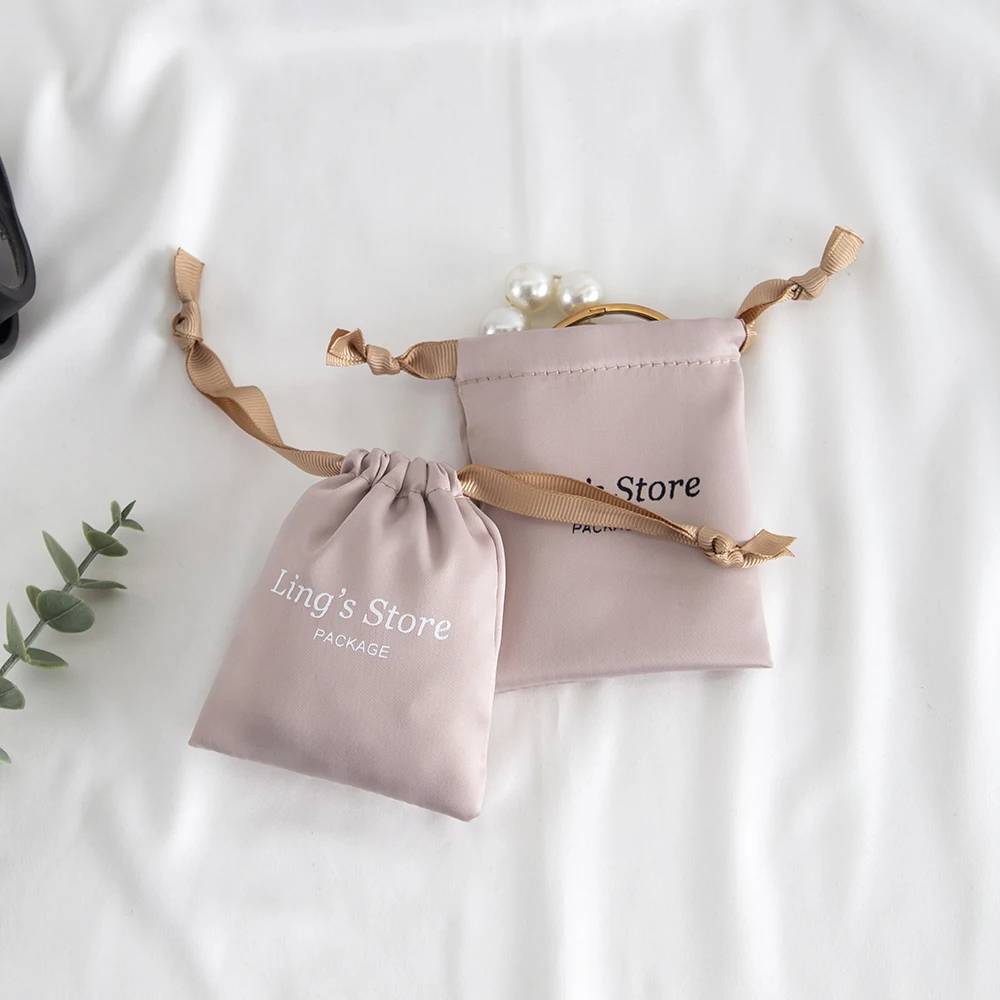 

100pcs Can Custom Logo 7x9cm 8x10cm Jewelry Drawstring Bags Wedding Candy Packaging Pouches Silk Satin Festival Gift Container