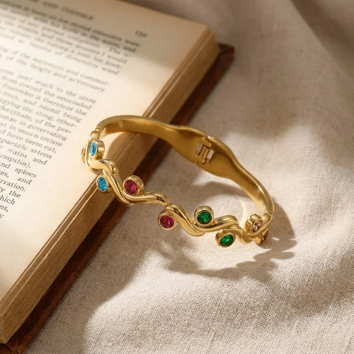 Vintage-Armreifen aus Edelstahl mit simulierten Perlen und Wellenmuster für Damen und Herren, bunter Zirkon-Stern, Liebesherz, gedrehter Armreif, Schmuck – Detail 31