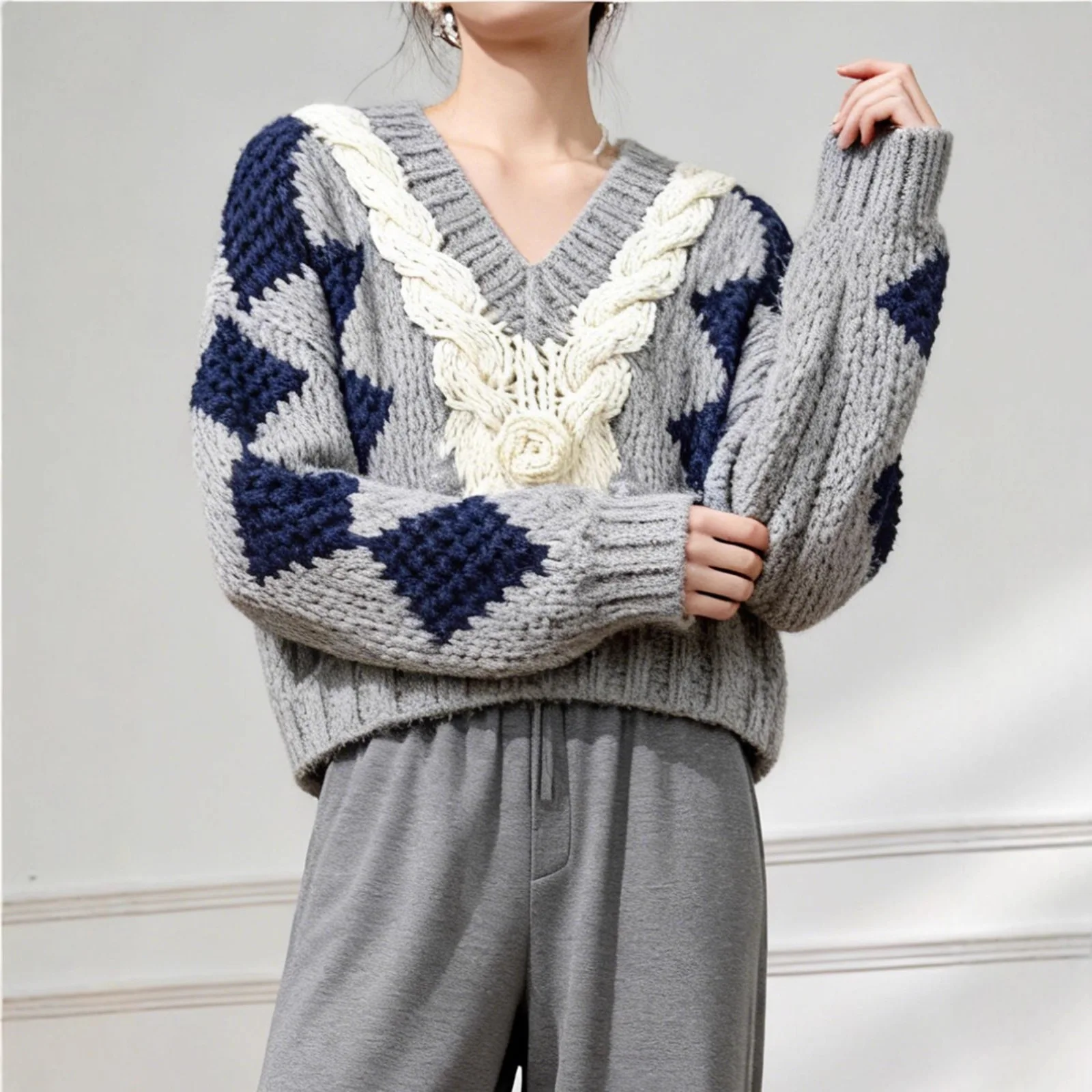 

Three-dimensional Flower Sweater Women's 2025 New Lazy Loose V-neck Short Sweater Pullover