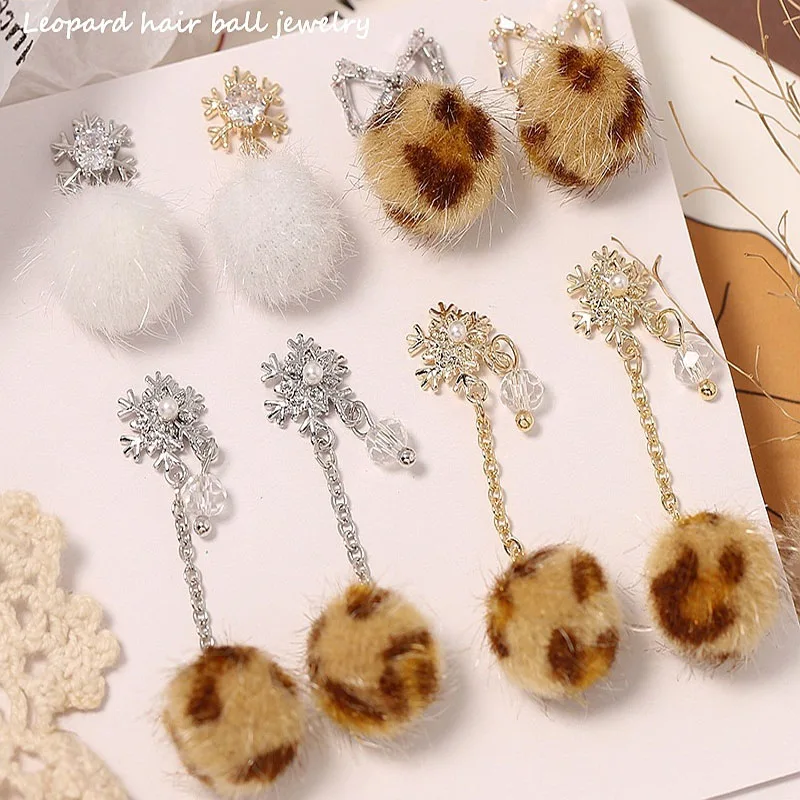 

2Pcs Soft Nail Art Zircon Jewelry Leopard Pom Poms Tassel Design Luxury Sparkle Zircon Snowflakes 3D Nail Accessories 2022