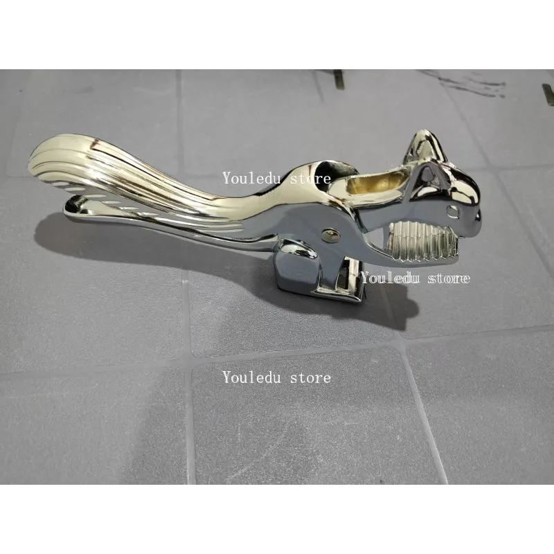 

Suitable for opening squirrel shaped fast walnut cookies, pine, cypress, hazelnut pliers, almond, walnut, walnut cookies